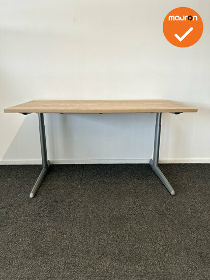 Ahrend 500 - Handmatig verstelbaar bureau - 140x80cm - Bestaand Halifax Naturel blad - zilvergrijs onderstel