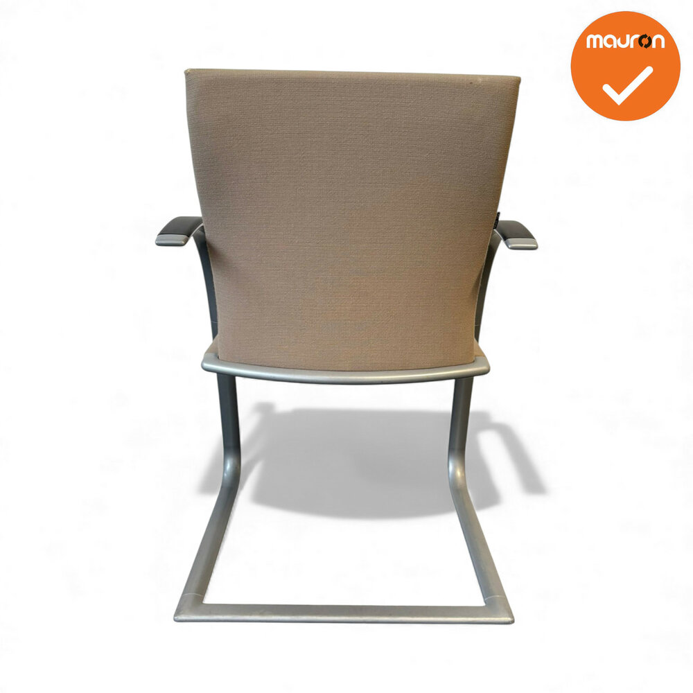 Ahrend A350 vergaderstoel - Beige stoffering - Zilvergrijs frame
