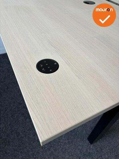 Vepa Presto Duo bureau - 140x80 - memory bediening - inclusief kabeldoorvoer en ingebouwd stekkerblok