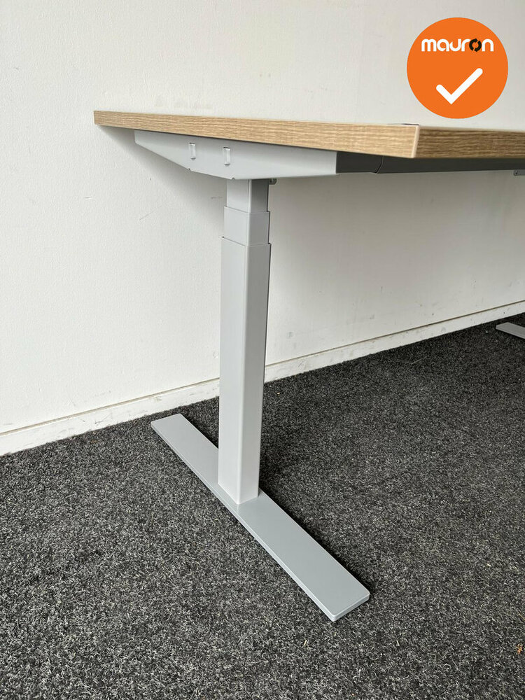 LINAK elektrisch zit-sta bureau - 160x80cm - Zilvergrijs onderstel - Oak medium blad