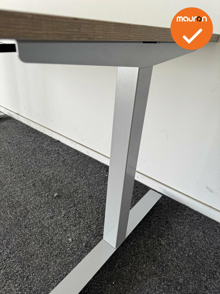 LINAK slinger zit-sta bureau - 160x80cm - Zilvergrijs onderstel - Oak medium blad