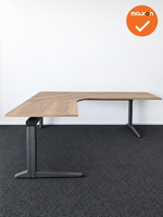 Ahrend hoekbureau &ndash; 200x120 cm &ndash; Handmatig verstelbaar &ndash; Antraciet onderstel &ndash; Nieuw blad