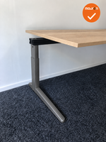Ahrend hoekbureau &ndash; 240x200 cm &ndash; Handmatig verstelbaar &ndash; Antraciet onderstel &ndash; Nieuw blad