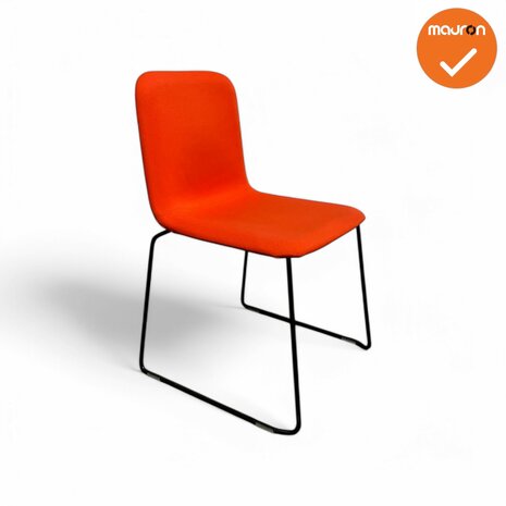 Lensvelt vergaderstoel - rood gestoffeerd met zwart onderstel
