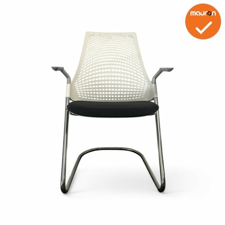 Herman Miller - Sayl - vergaderstoel - witte rug met zwarte gestoffeerde zitting