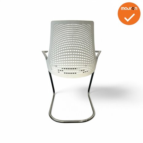 Herman Miller - Sayl - vergaderstoel - witte rug met zwarte gestoffeerde zitting